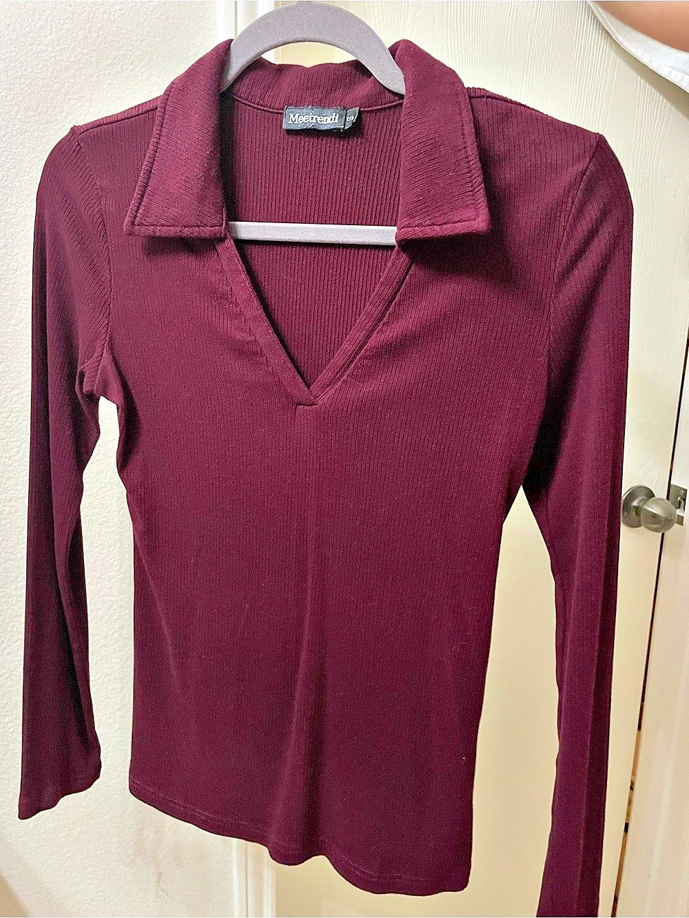 Meetrendi Long Sleeve V-Neck Top in Burgundy Size Small